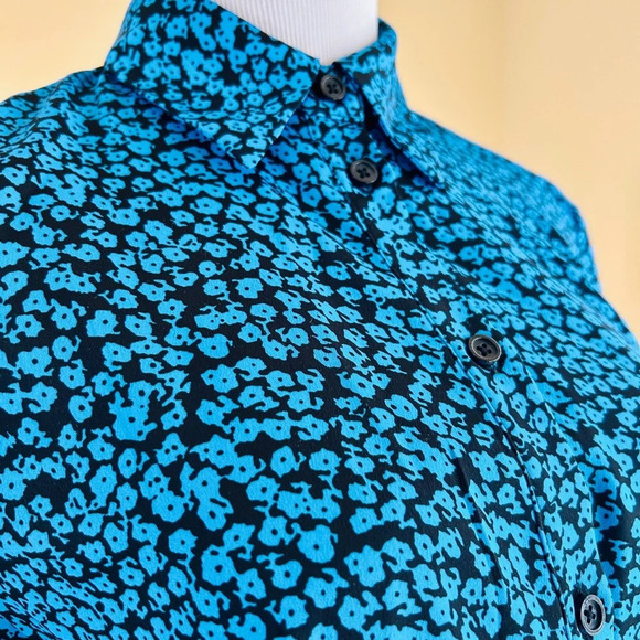 Who What Wear Blue Flower Darling Ditsy Blouse Women’s Size Small - Picture 3 of 10